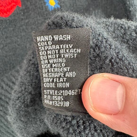 Cliche Floral Embroidered Crewneck Sweater Womens XL Black Red Pink - Picture 10 of 12